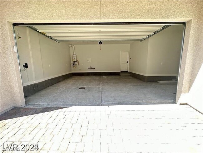 Building Photo - 11611 Earth Stone Ave