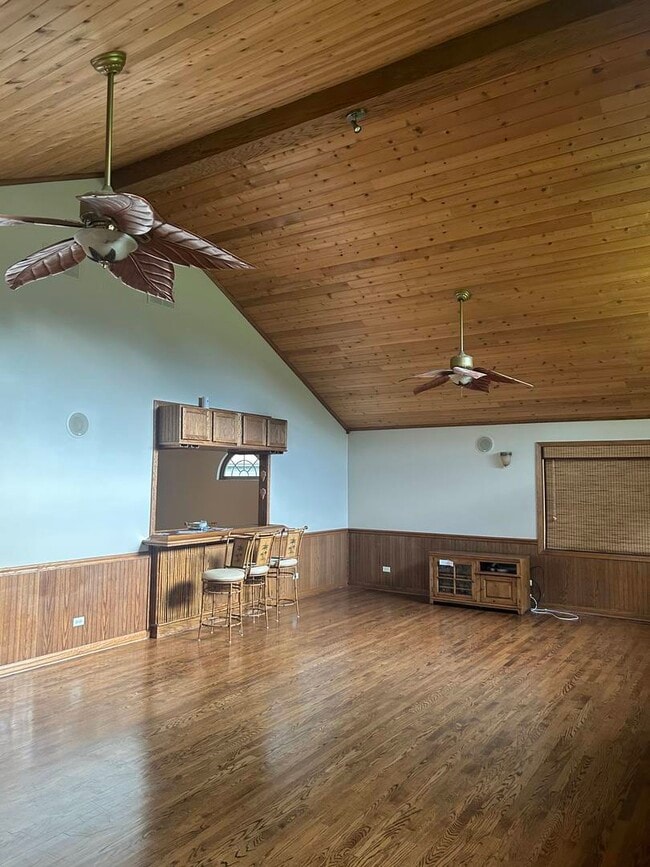 Building Photo - 527 Springwood Ln