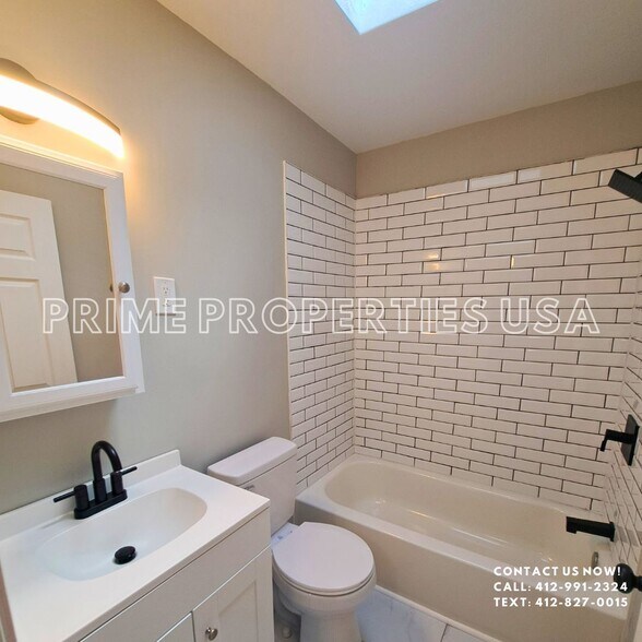 Building Photo - 223 Columbia Dr