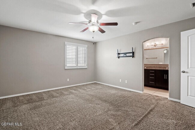 Building Photo - 297 Denim St