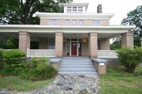 Building Photo - Gorgeous Historic Home / 3 Spacious Floors...