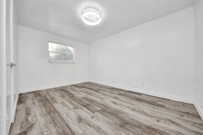 Building Photo - 11627 Bowlan Ln