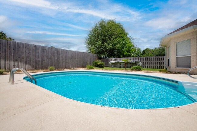 Building Photo - Luxury Living with Saltwater Pool, Florida Room & Generator