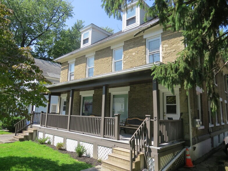 Building Photo - 33 Maple Ave