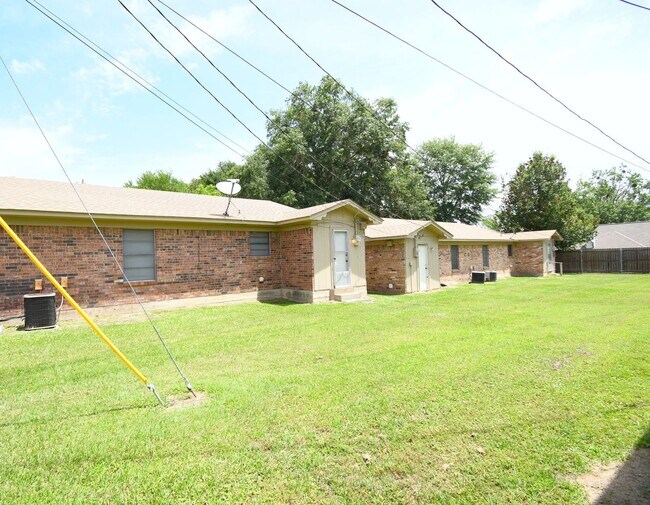 Building Photo - Charming 2 Bedroom, 1 Bath in Whitehouse ISD!