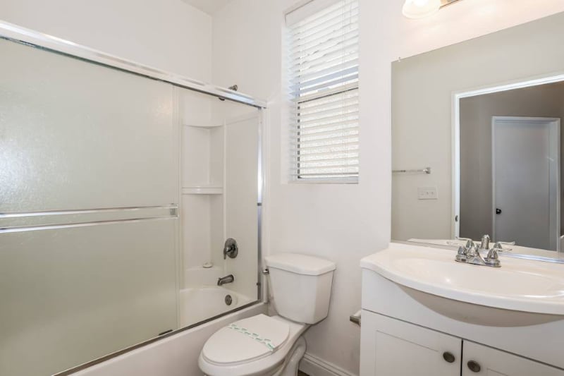 Building Photo - 9396 Lakepoint Dr