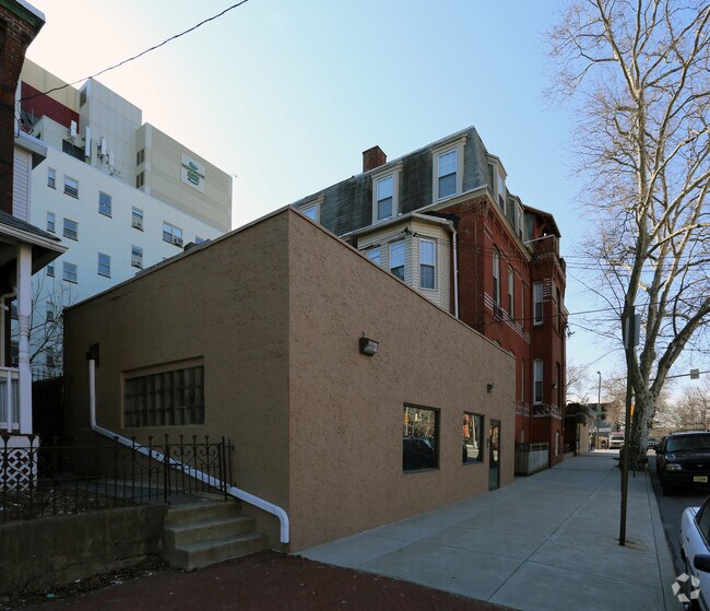 Building Photo - 4119 Walnut St