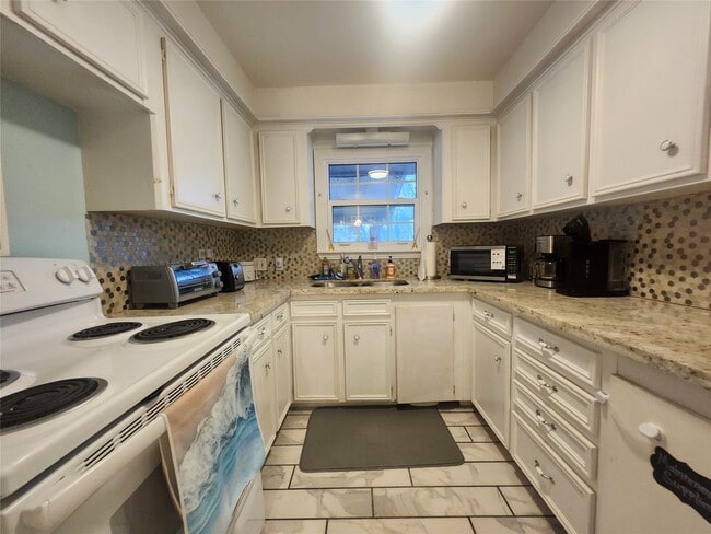 Building Photo - 4910 Charles St