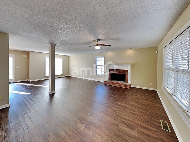 Building Photo - 47 Trotters Way