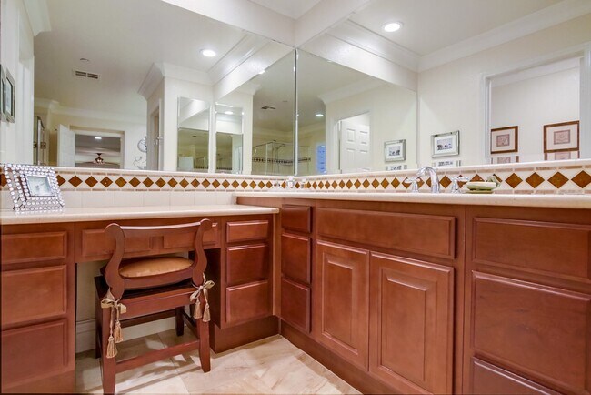 Building Photo - 452 Taylor Dr