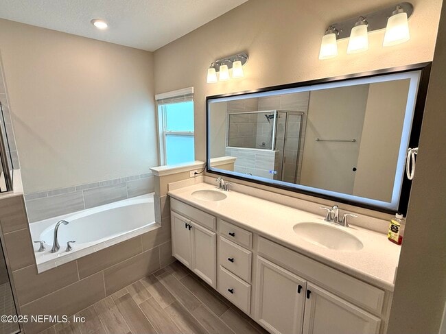 Building Photo - 309 St Vincent Dr