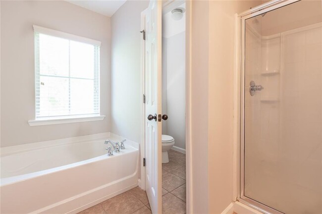 Building Photo - 860 Riverdance Dr NW