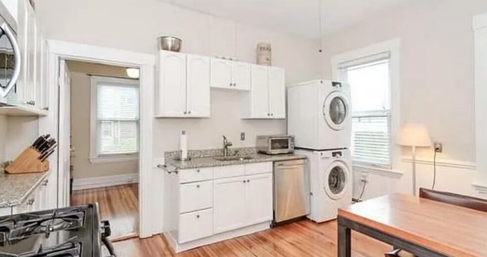 Building Photo - 133 Otis St
