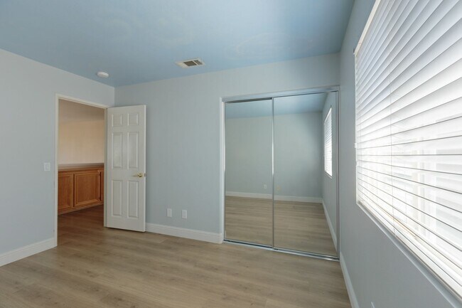 Building Photo - 26523 Starling Ct