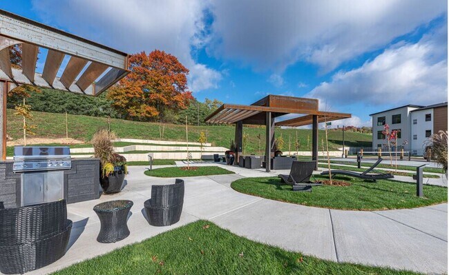 Building Photo - Galloway Flats - 2 bedroom 1 bath Luxury Amenity Living!