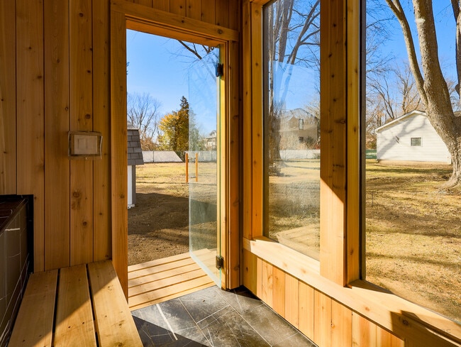 Building Photo - 20901 Catalpa St