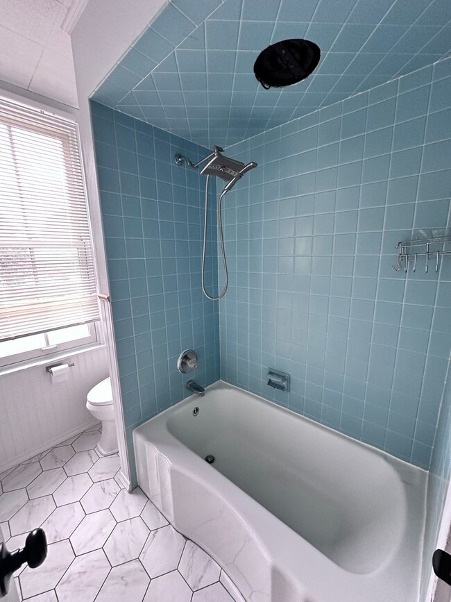 Building Photo - Charming 3 Bedroom Home in Mt.Joy!