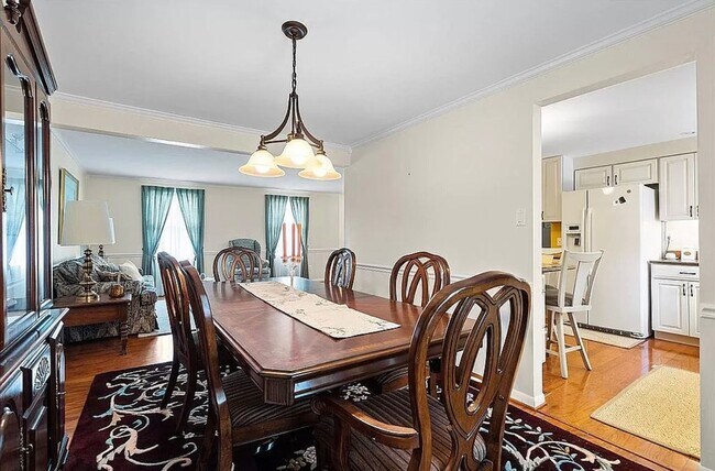Building Photo - Charming Home! 4 Bedroom 2.5 Bathroom - Hopewell