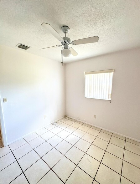 Building Photo - 4937 Tortuga Dr