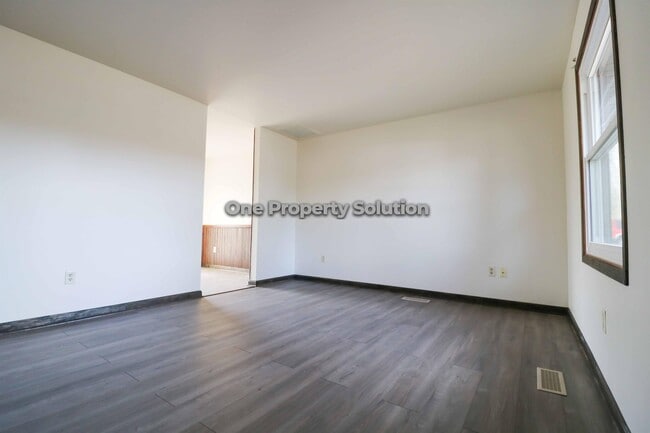 Building Photo - 1637 E 33rd Ave