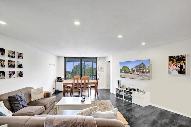 Building Photo - 3800 N Hills Dr