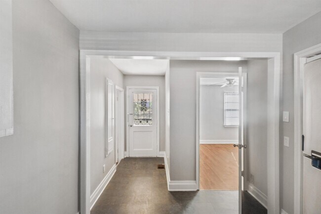 Building Photo - 3753 Friar Tuck Rd