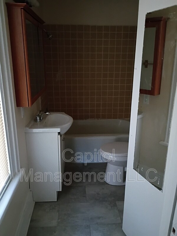 Building Photo - 917 Seymour Ave