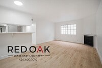 Building Photo - 4651 Cahuenga Blvd