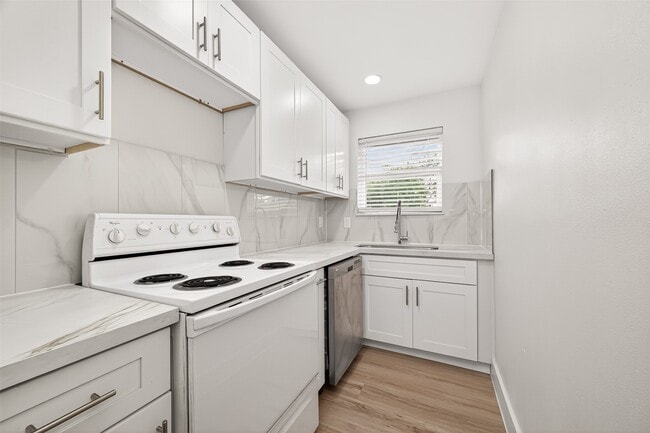 Building Photo - 6615 W Montgomery Rd