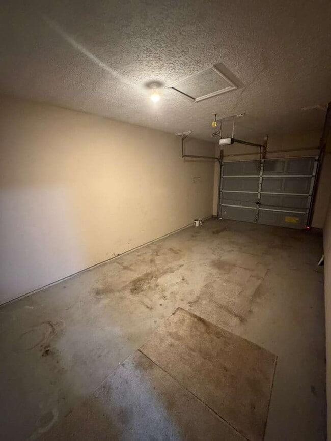 Building Photo - 310 Powell Rd