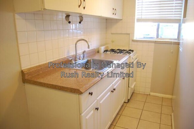 Building Photo - 1912 S University Blvd