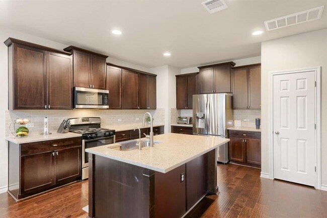 Building Photo - 12004 Cimaizon Dr