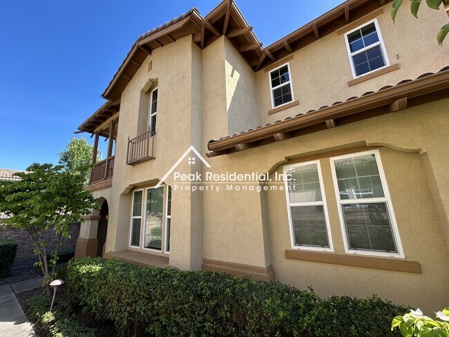Building Photo - Beautiful 4bd/2.5ba Folsom Home with 2 Car Garage!
