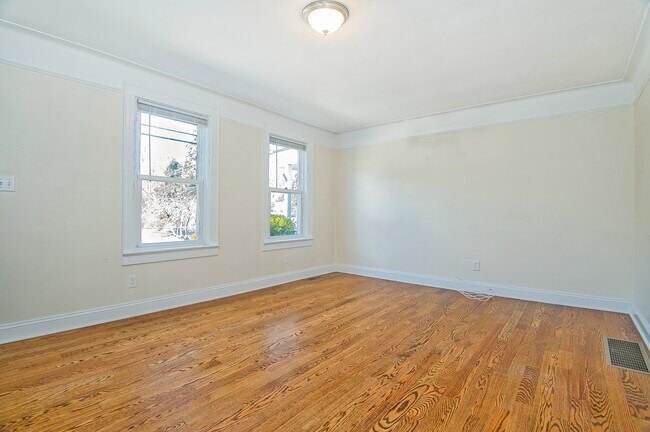 Building Photo - 99 Maple Ave