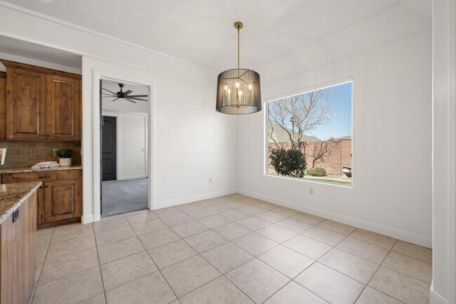 Building Photo - 6 Bed, 4 Bath with RV Parking and No HOA in Sycamore — Available Now!