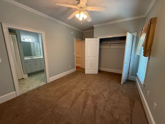 Building Photo - 785 Glenwood Dr