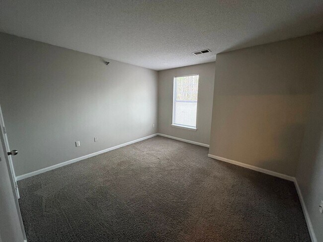 Building Photo - 2411 Hill St