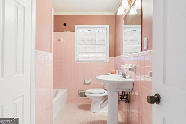 Building Photo - 4311 Short St