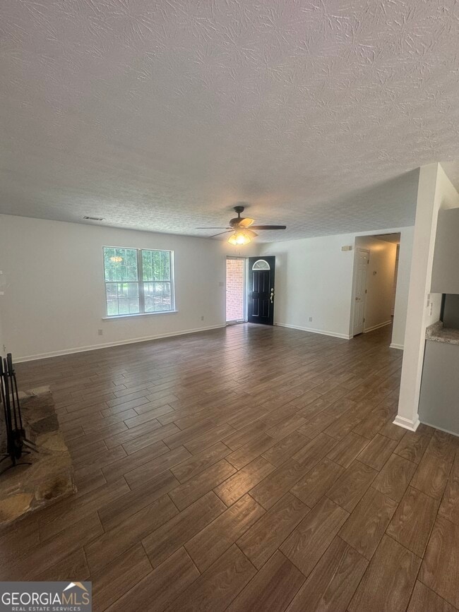 Building Photo - 105 Fox Trail Pl