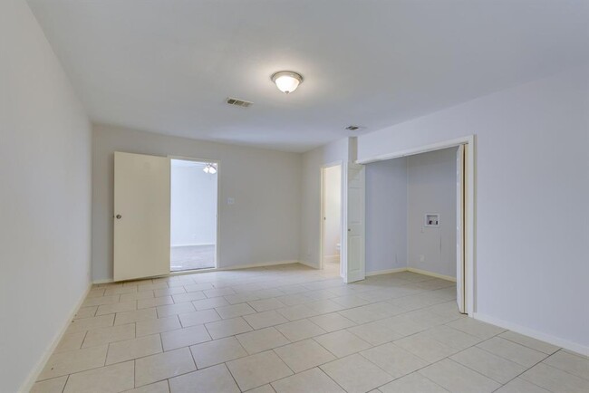 Building Photo - 4123 Dacca Dr