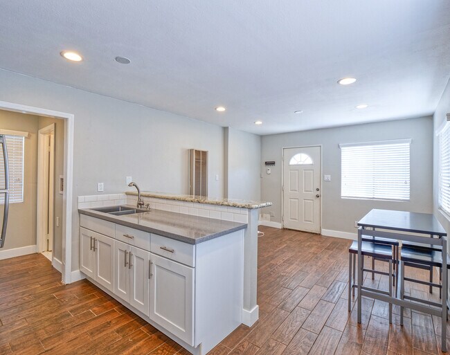 Building Photo - 603 Foxhaven Plz