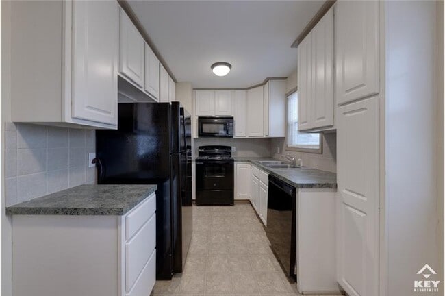 Building Photo - 953 S Doreen St