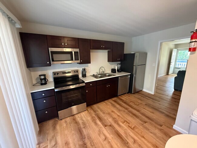 Building Photo - 801 N Ann St