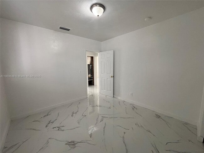 Building Photo - 191 W 59th St