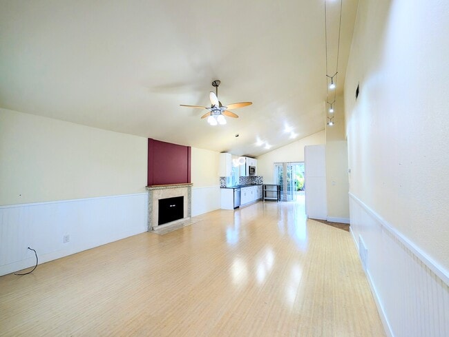 Building Photo - 32486 Lake Barlee Ln