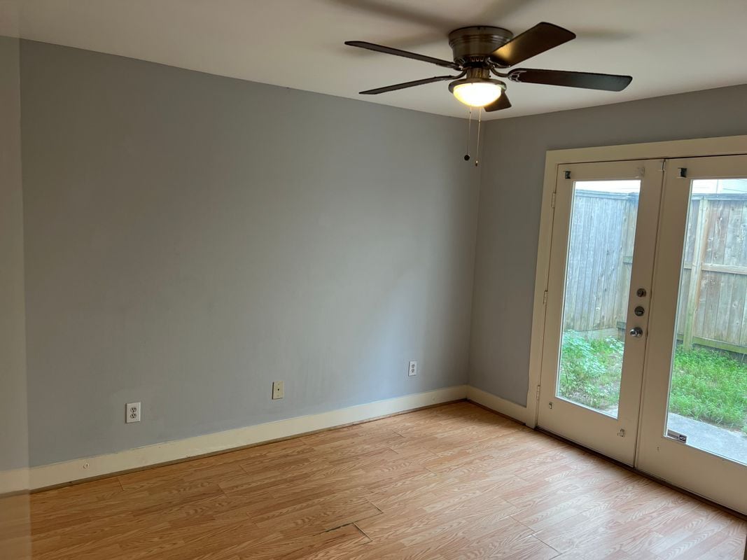 Building Photo - 8672 Meadowcroft Dr