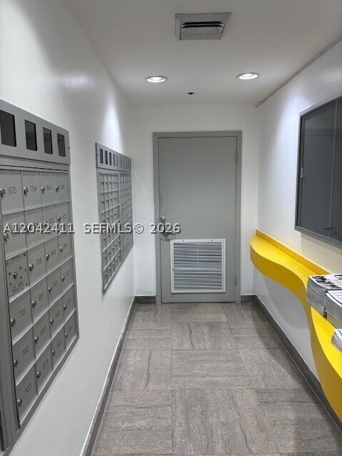 Building Photo - 2025 Brickell Ave