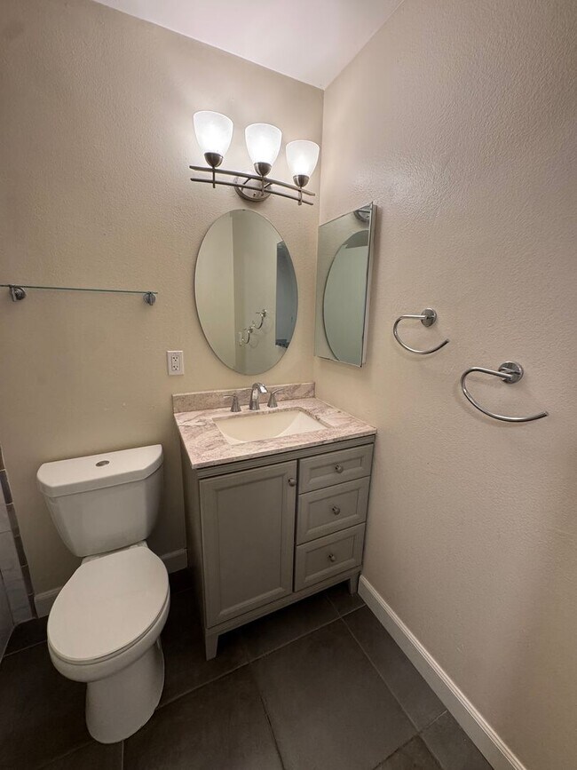 Building Photo - Relaxed Living in the Heart of Newbury Park
