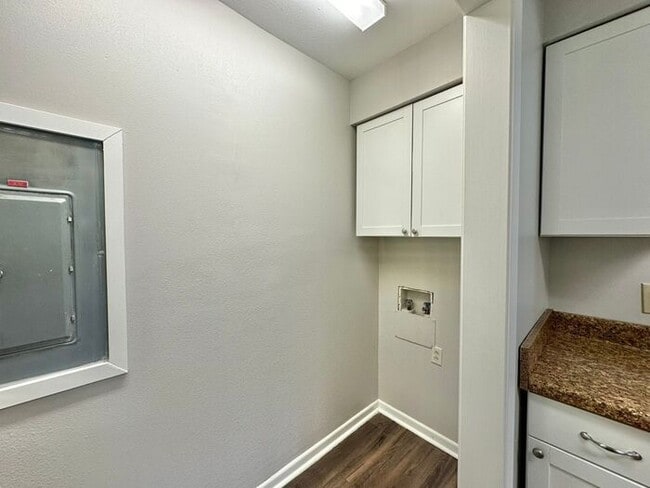 Building Photo - Available-2 Bed 2 Bath Apartment in Central Tyler!