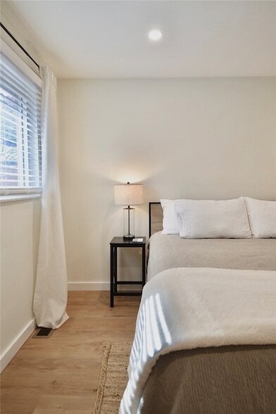 Building Photo - 422 Avery St